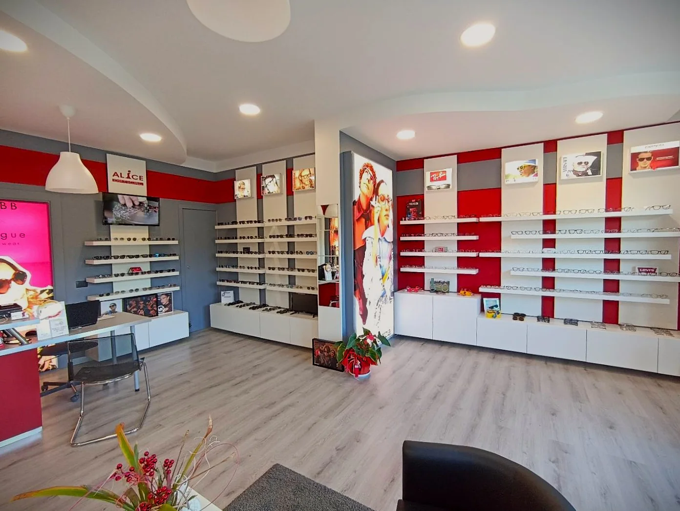 Interno della sede Alice Optical di Viagrande